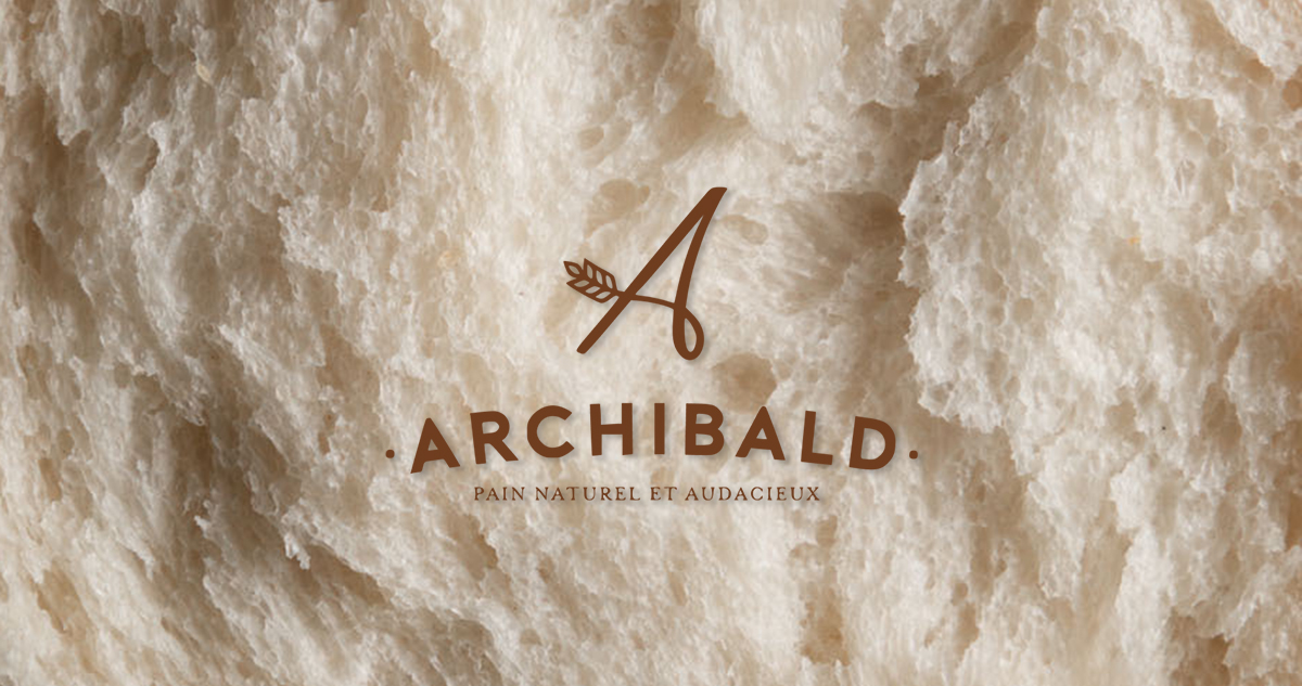 Site marchand d’Archibald réalisé par Divinemenciel : pain de campagne artisanal en gros plan, lumière chaude, texture authentique et savoir-faire boulanger.