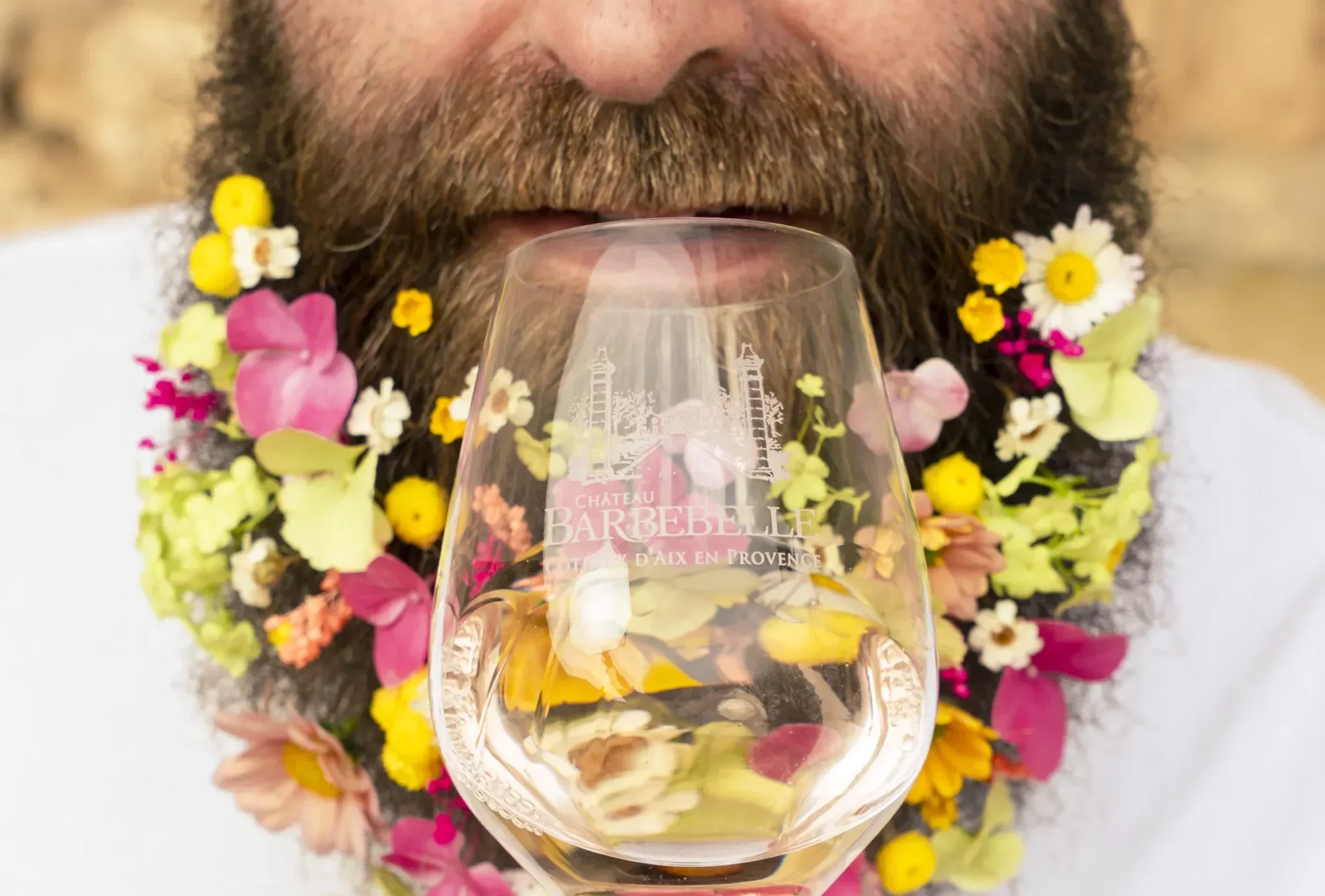 Gamme Vins Fleuris du Château Barbebelle en Provence avec mise en scène printanière 2