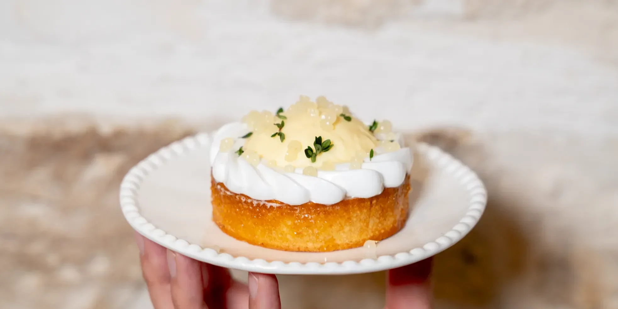 Image de mise en avant d'une pâtisserie de Solaria Paris photographiée par l'agence de communication Divinemenciel